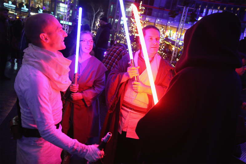 Illustration for article titled The Awesome Cosplay and Excitement of Star Wars: The Force Awakens' Opening Night